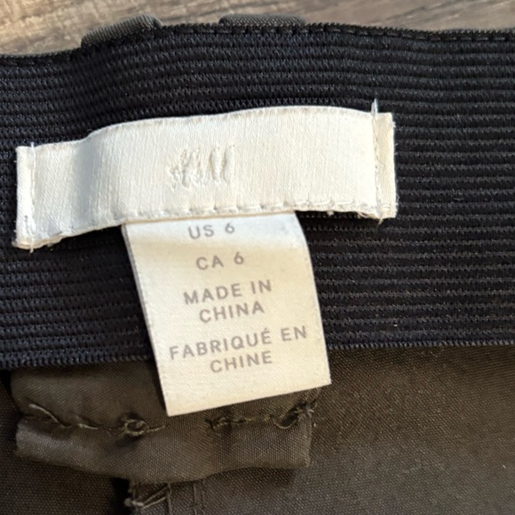 H&M cropped pants, size 6. - Picture 9 of 9